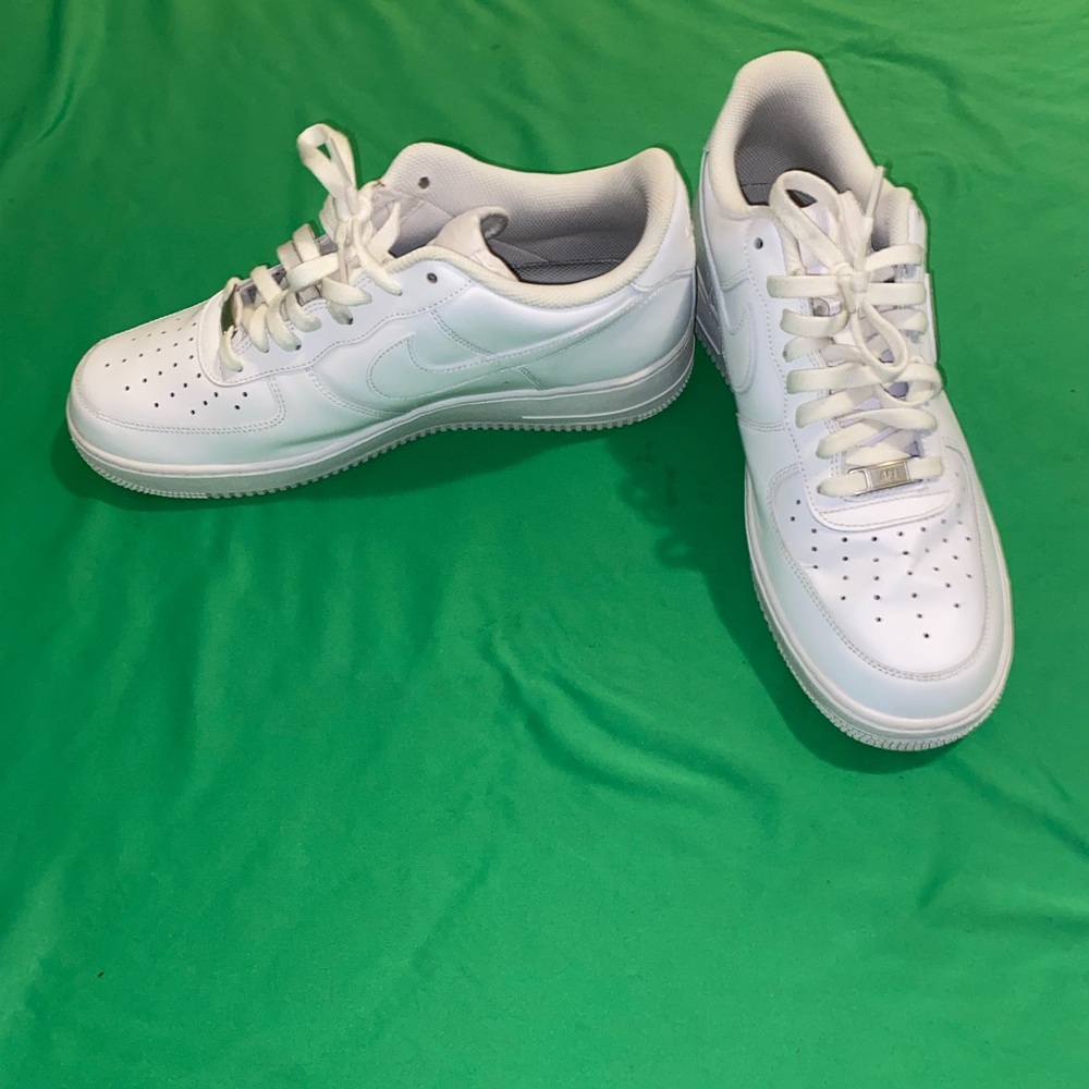 Nike Air Force 1 Low White Men’s Size 11 Classic Sneakers Pre-Owned – See Photos
